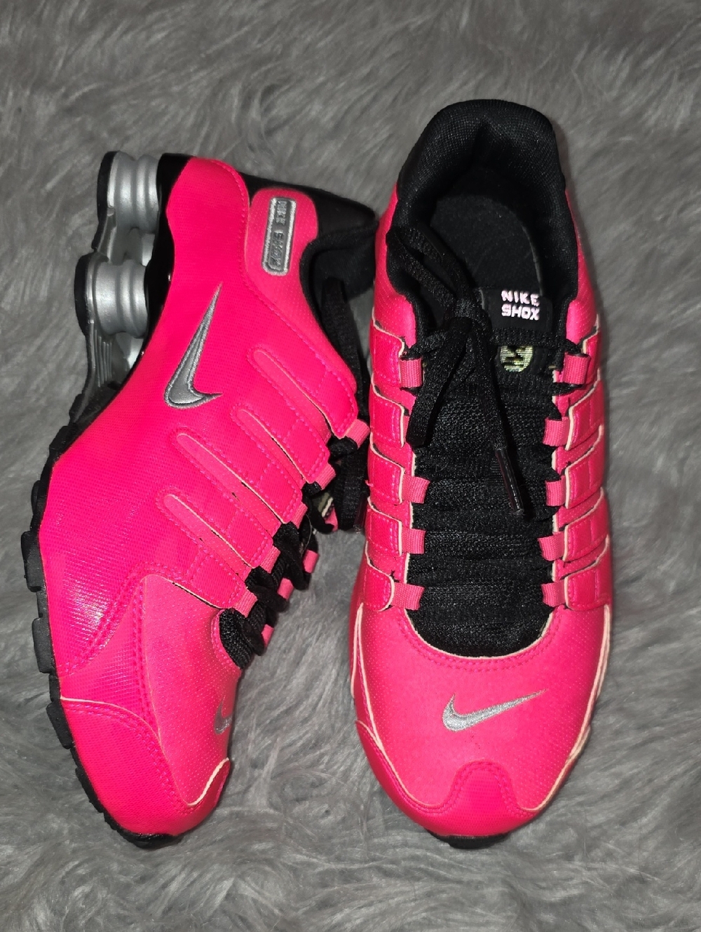 Nike Shox Athletic Shoes Pink and Black-youth